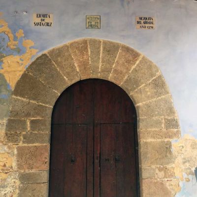 Puerta de acceso a la ermita