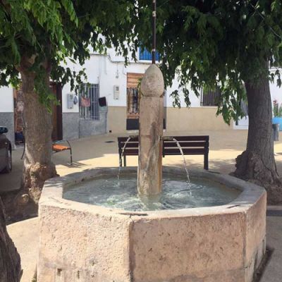 Fuente pública en un parque